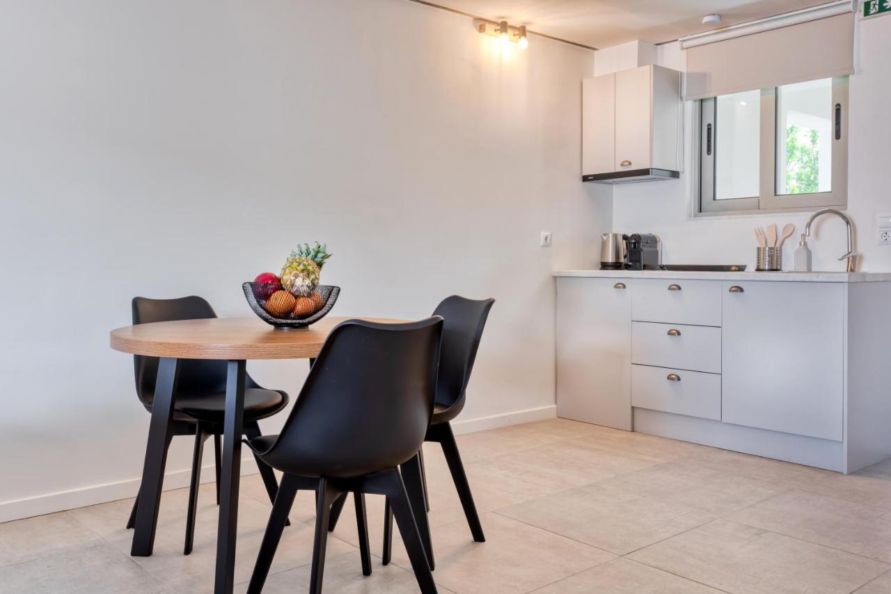 Saronis Suites Saronida Ngoại thất bức ảnh