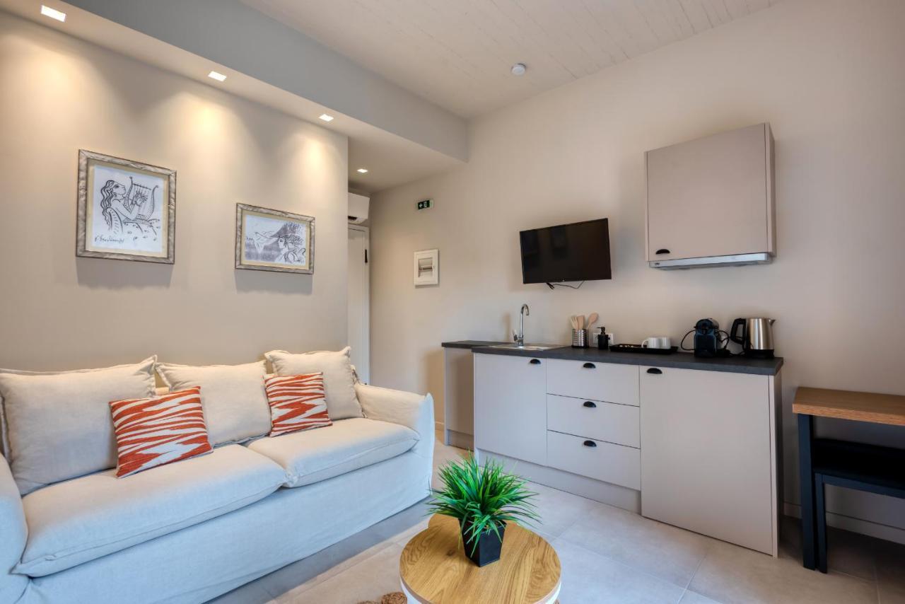 Saronis Suites Saronida Ngoại thất bức ảnh