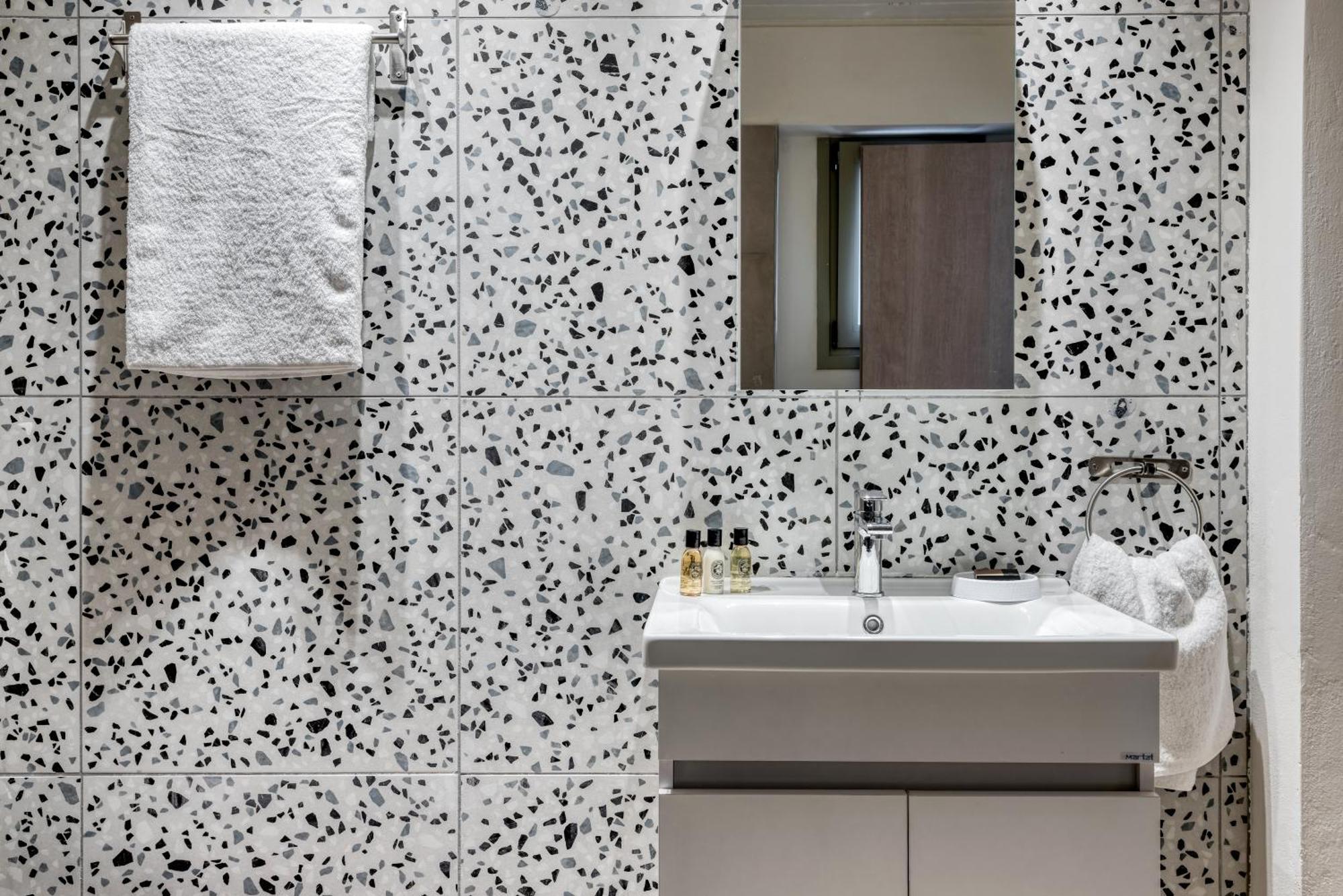 Saronis Suites Saronida Ngoại thất bức ảnh
