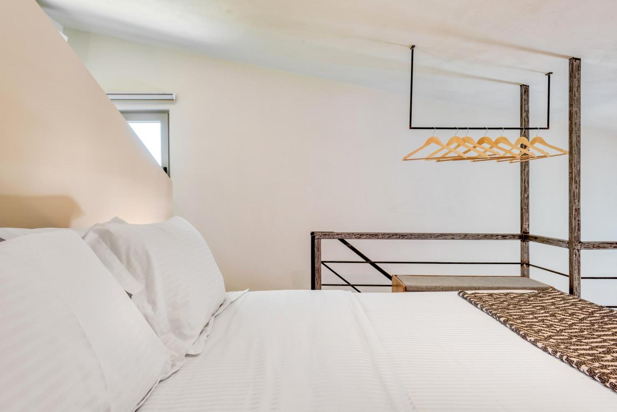 Saronis Suites Saronida Ngoại thất bức ảnh