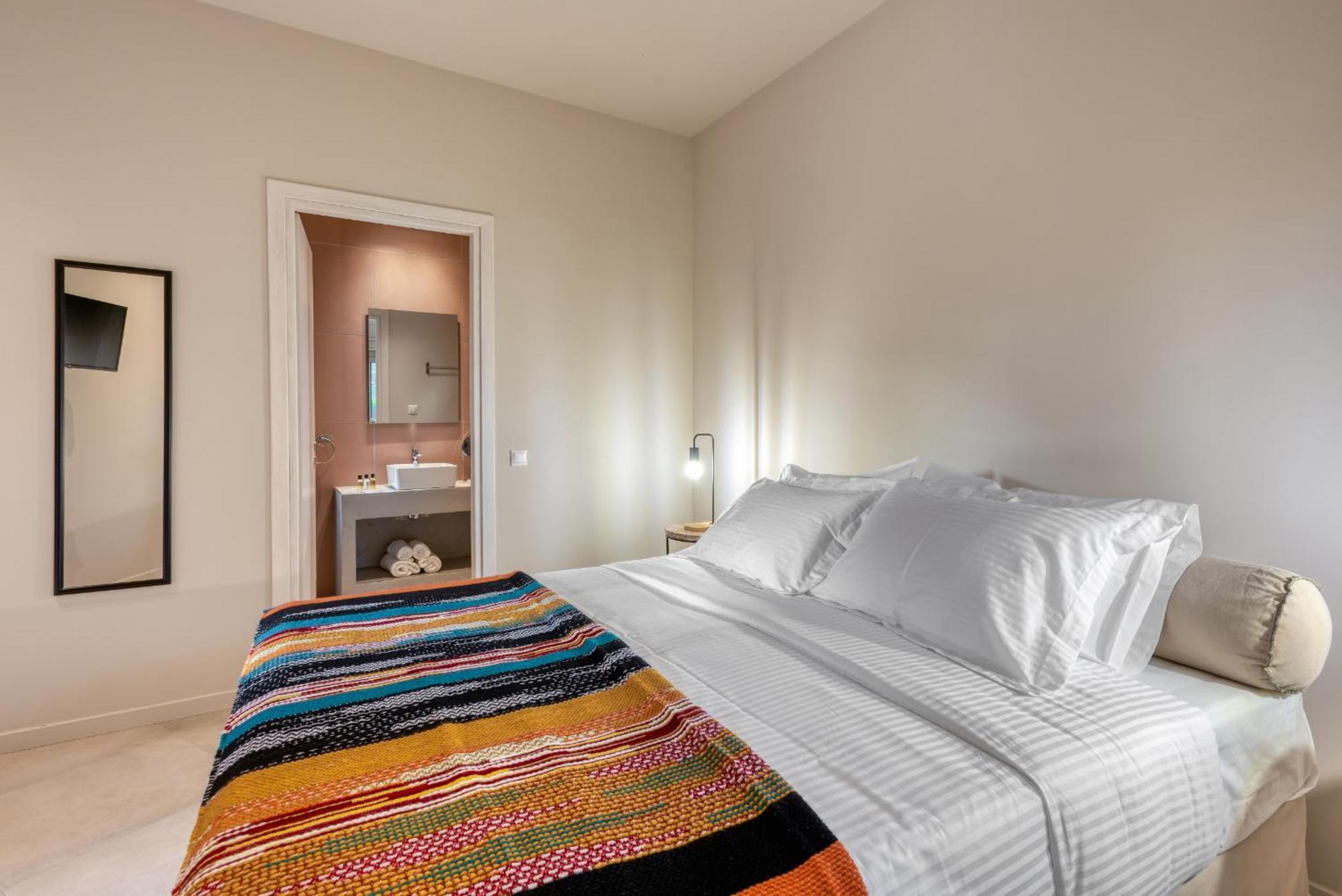 Saronis Suites Saronida Ngoại thất bức ảnh