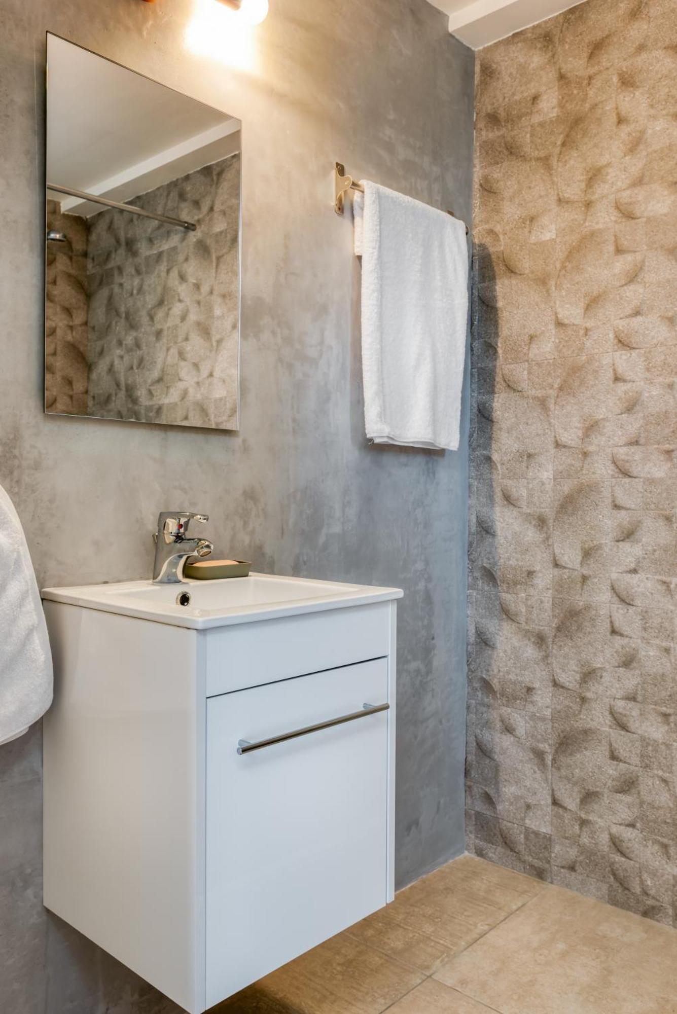Saronis Suites Saronida Phòng bức ảnh