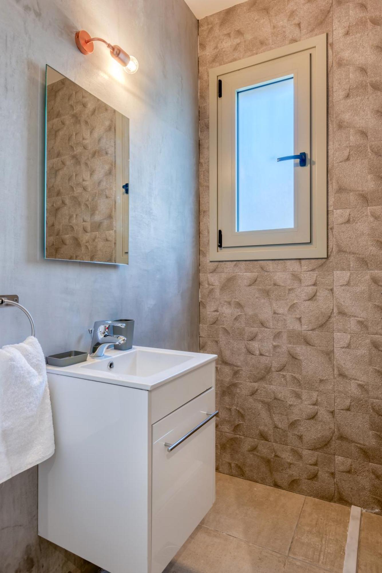Saronis Suites Saronida Phòng bức ảnh